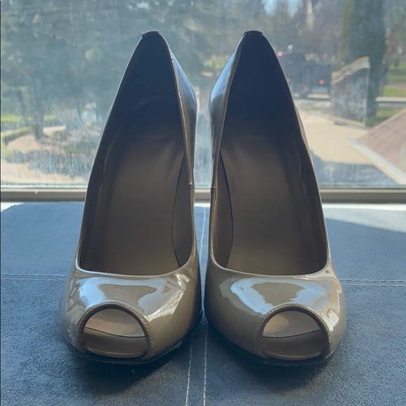 Stuart Weitzman taupe peep toe heels. Size 8. - Picture 5 of 8
